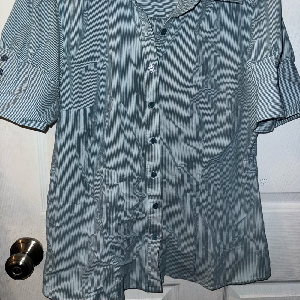 Apt. 9 Women’s Gray Button Down Shirt - Picture 4 of 5
